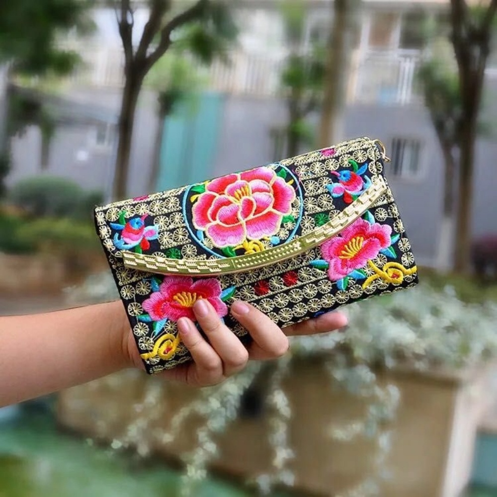Cute embroiderer wallet / cross body - Picture 1 of 4